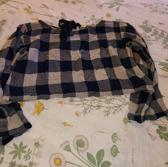 Cloth and stone - Picture 3 of 3